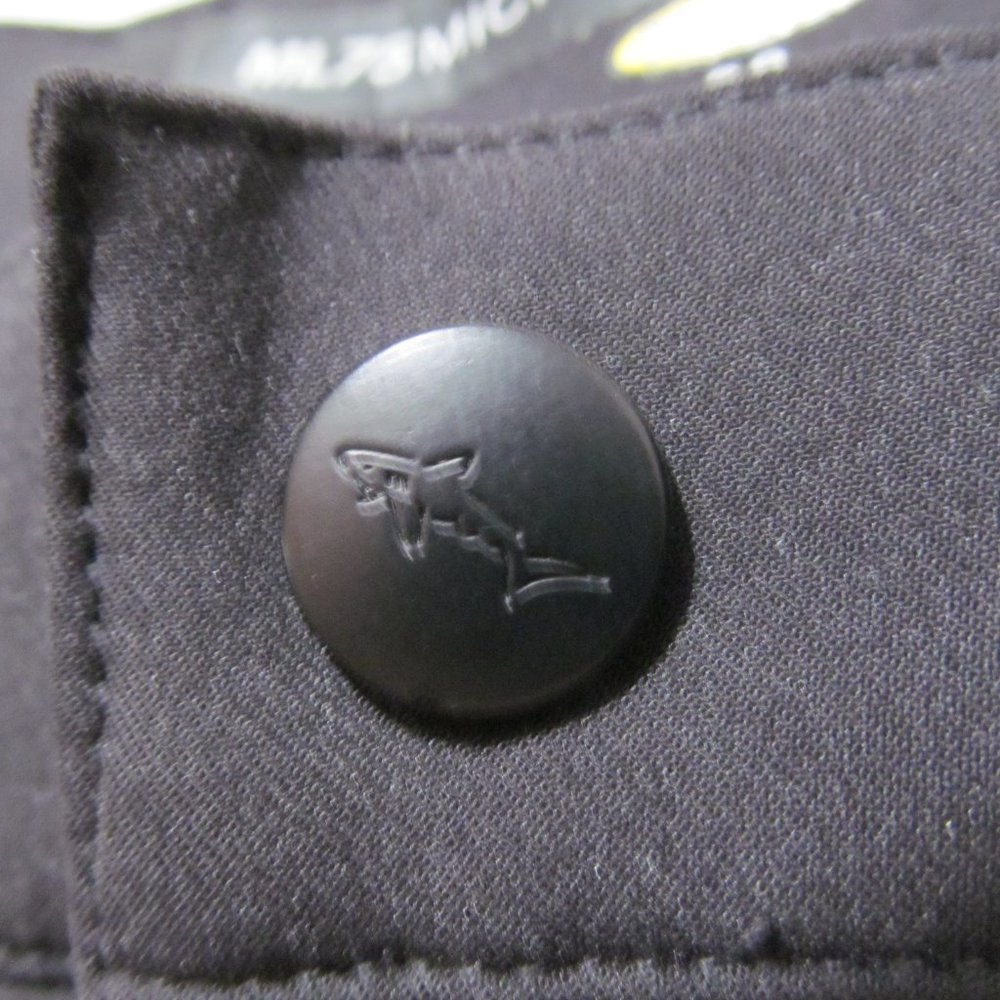 NWT Greg Norman Mens Shorts Black Size 38 ML75 Microlux Stretch Play Dry - Picture 3 of 16